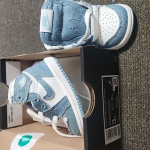 Jordan 1 Retro High OG/ size 3c/ Blue /white